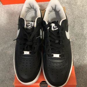EUC Nike AF1 BLK/GRY sz 8.5 men, 10.5 women